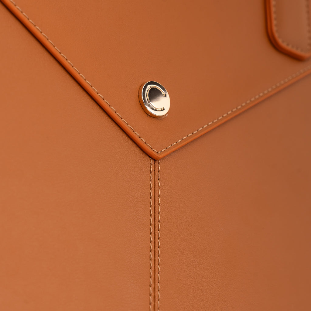 laptop bag with branded clasp